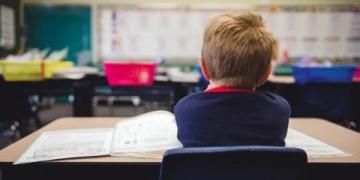 小学生心理问题频发，家长们该如何正确引导？