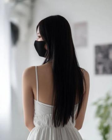 当代年轻人中流行的熬夜敷面膜蹦迪戴护膝等相互矛盾的养生行为