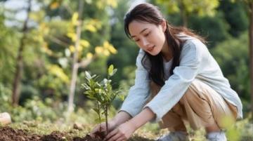 贵阳南明区举办自然采摘中草药活动弘扬中医药文化