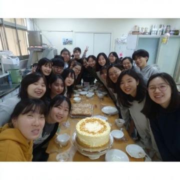 喜讯传遍校园，李老师婚礼佳音暖人心