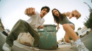 年轻人的养生误区与幽默生活之道：从‘不难受’到智慧选择