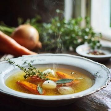 滋补养生的香菇老鸡汤