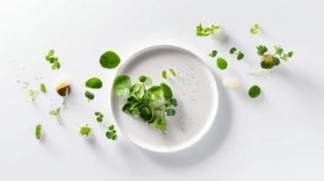 西芹拌核桃仁：清新爽口的养生轻食佳品