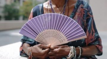 分享一下你的养生经验吧有些人到了夏天,一吹空调就容易出汗