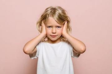 孩子容易生气可能是因为缺乏肯定,家长该如何应对?