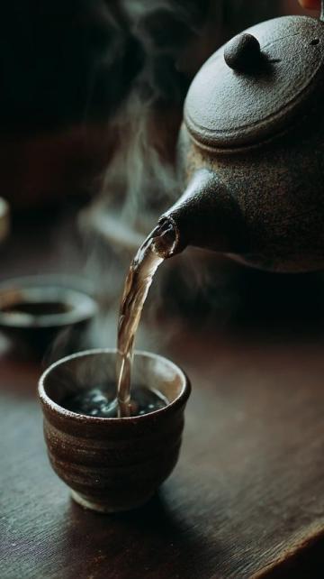 如何制作传统烤罐罐茶：步骤详解与文化背景