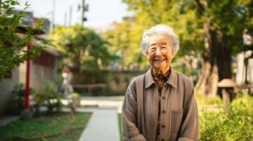 适当运动可促进关节软骨吸收营养:张阿姨今年65岁了，是某单位退休干部