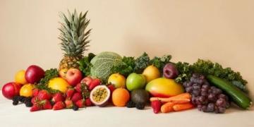 如何通过日常饮食养生:新鲜食物、蔬菜水果和充足水分的重要性