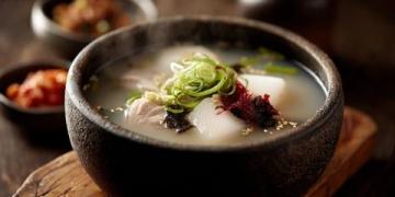 山药玉米排骨汤营养丰富,暖胃又养生的家庭佳品
