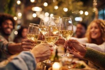 医者视角:节日适量饮酒,探索传统健康药酒文化