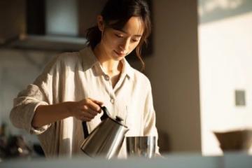 清晨第一杯水：温水还是凉水，哪种更养生？