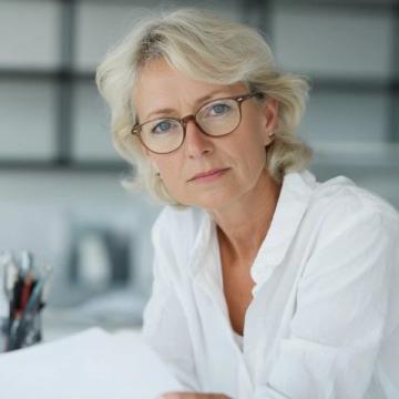 如何延缓老人老花眼(中老年人如何延缓老花眼?)
