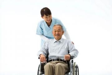 老年人过度养生的危害与真相解析