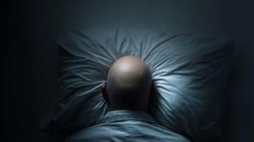 老年人睡太早有危害?医生呼吁:65岁以后，最好在这个点睡觉