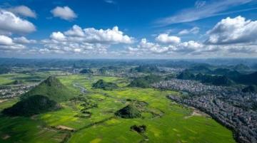 江西宜春温汤镇,非常适合老年人养老,休闲养生的好地方,一个青山绿水环绕的小镇