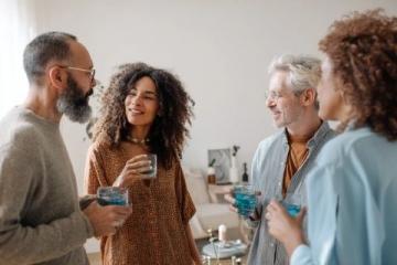 维持良好社交关系对心理健康的积极作用不可或缺