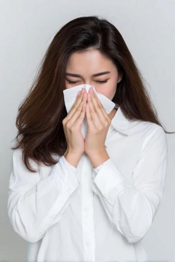 急性鼻炎，常和感冒相并而发，但风热还是风寒，中医治疗思路和方法是完全不同的