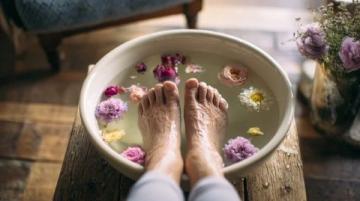 中医教你如何正确泡脚(中医教你巧用泡脚养生)