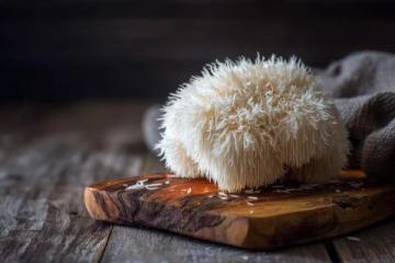 秋季滋阴防燥食谱银耳的多种养生吃法