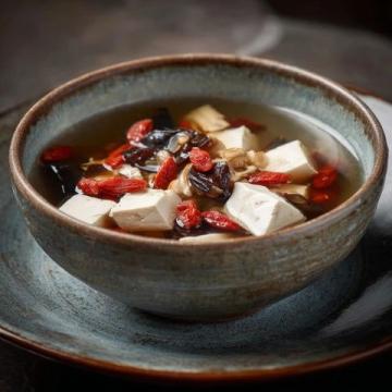 三伏天养生食谱:三豆苡仁粥等人参鸡汤等五款清热解暑佳品