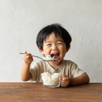 一岁宝宝专属紫薯辅食：奶香蒸糕、燕麦粥、奶酪球及香蕉夹心饼，营养丰富，美味安全