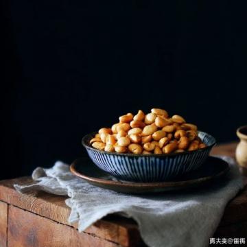 冬日养生必备:简单美味的连藕花生猪骨汤