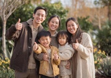 爸爸心中的温暖与感慨:见证孩子们订婚的喜悦时刻