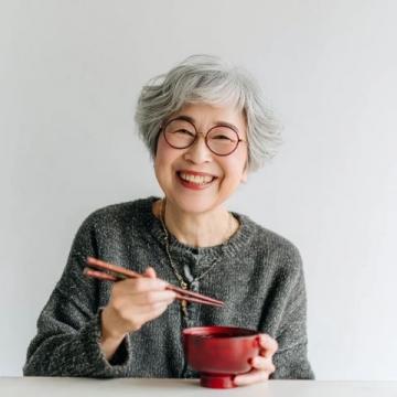 60岁以后,吃得对、动得巧,健康活到九十九老年养生秘诀给中老年人的科学养