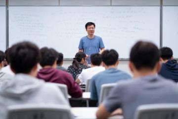 中医智慧养生协会会长张树峰教授分享‘治未病’理念及保健知识