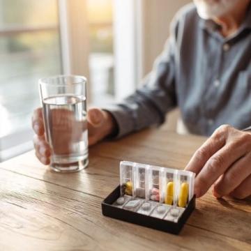 中老年养生误区:过度依赖补品的隐忧与警醒