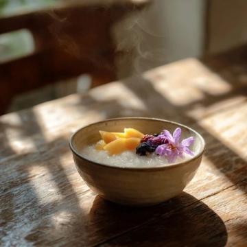 秋季滋补早餐：白露桂花糯米粥养生食谱解析