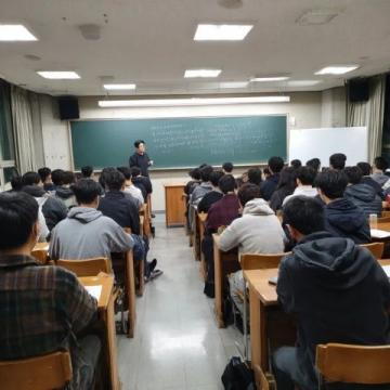 潍坊寿光综合医院专家团队深入校园开展健康科普讲座,助力新生适应高中生活